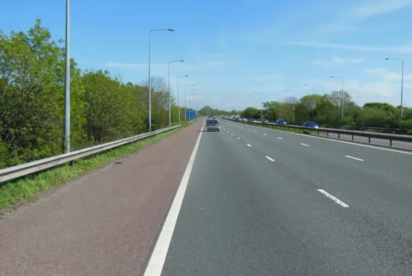 The M61: M61 southbound towards junction 9